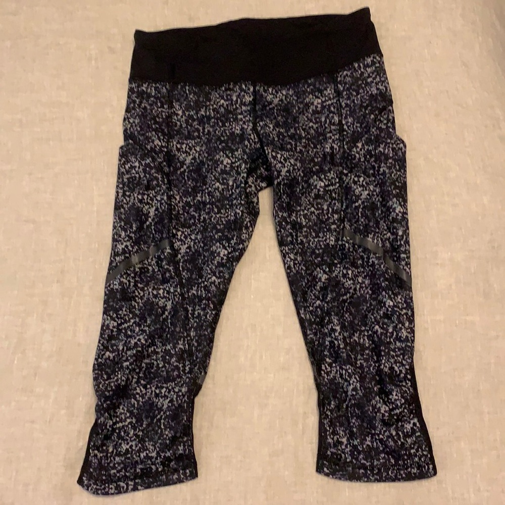 Lululemon rare knee length crops size 6 EUC